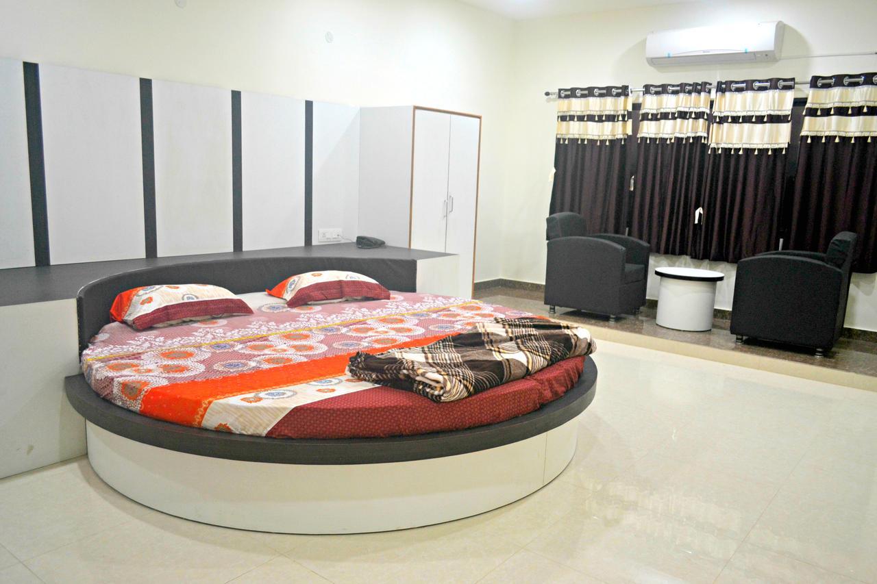 Hotel Bhammars Balangir Quarto foto